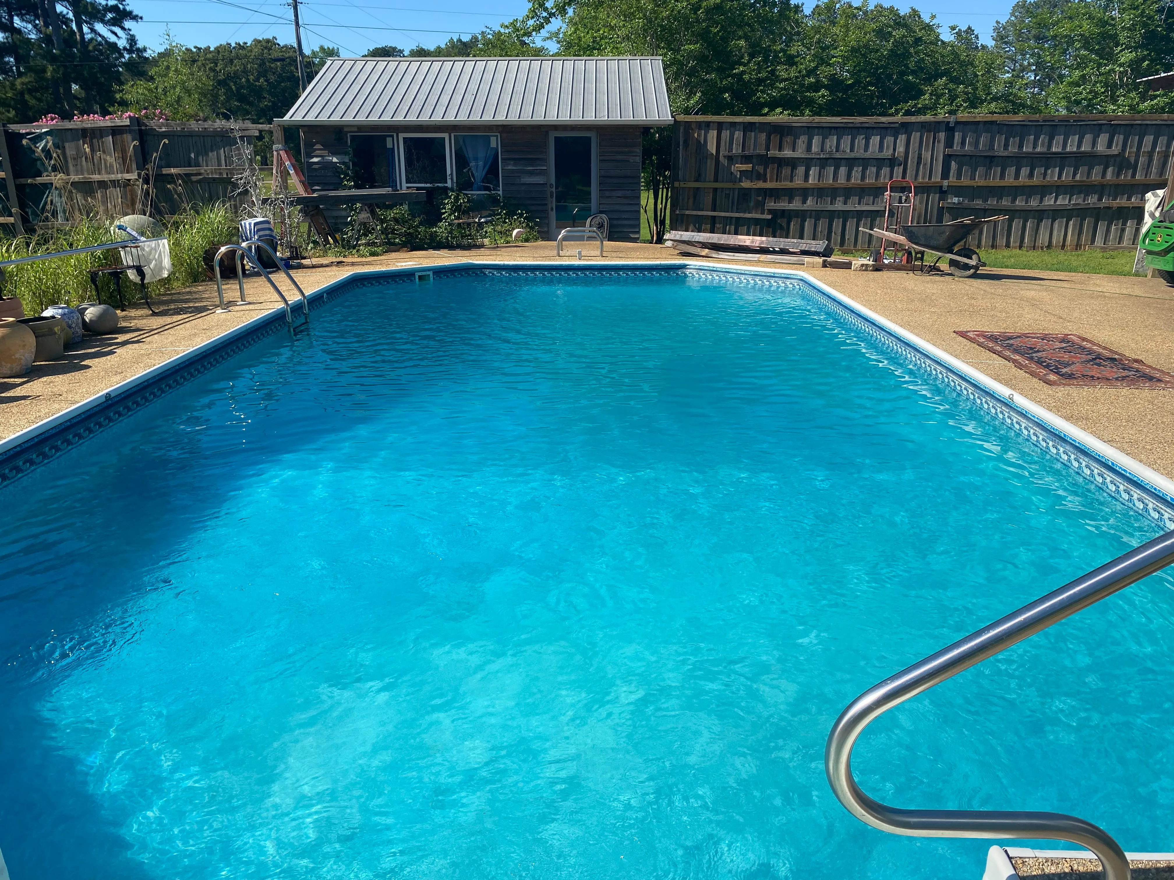 a clean pool